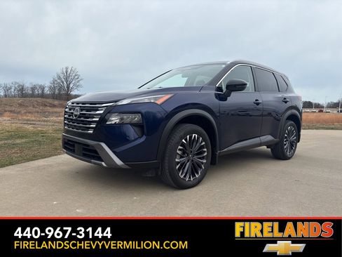 Used 2025 Nissan Rogue SL w/ Tech Package image 1