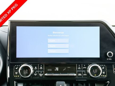 Used 2024 Toyota Highlander Limited FWD image 21