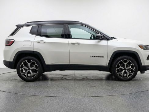 Used 2025 Jeep Compass Limited AWD/4WD image 11
