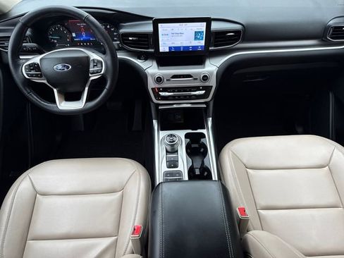 Used 2021 Ford Explorer XLT w/ Equipment Group 202A RWD image 12