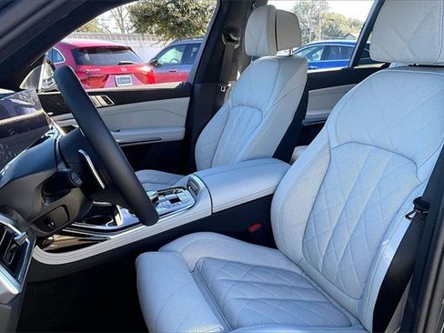 Used 2026 BMW X7 xDrive40i w/ Executive Package image 18