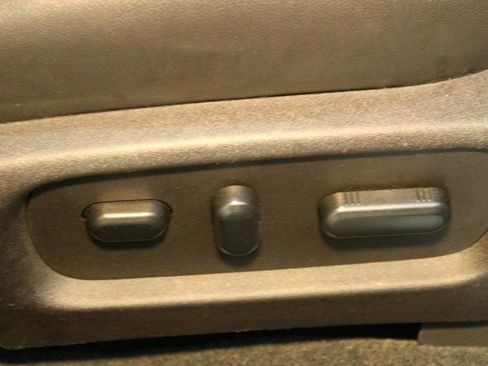 Used 2016 Ford Taurus Limited w/ Driver Assist Package image 9