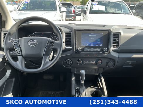 Used 2022 Nissan Frontier SV AWD/4WD image 15