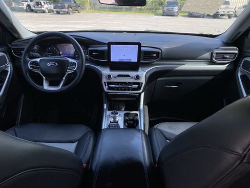 Used 2023 Ford Explorer XLT w/ Equipment Group 202A AWD/4WD image 2