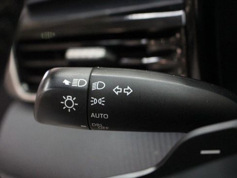 Used 2025 Toyota Camry SE w/ Convenience Package image 12