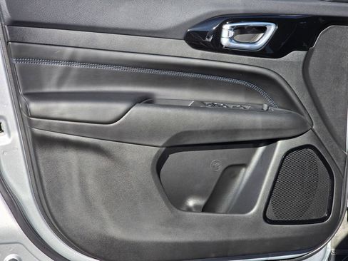 New 2026 Jeep Compass Latitude image 37