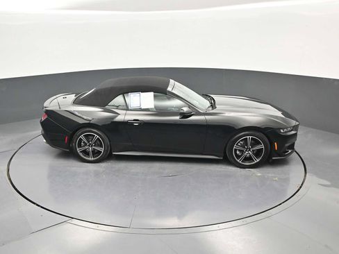 Used 2025 Ford Mustang Premium RWD image 33
