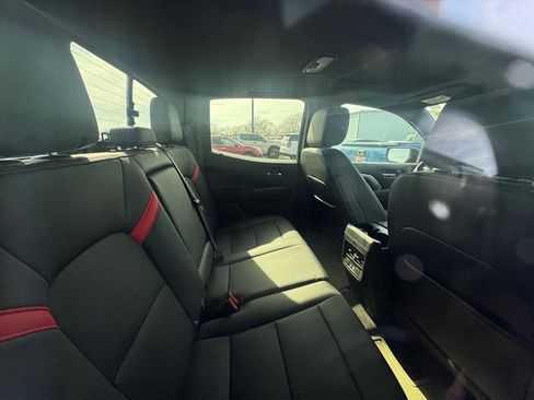 Used 2023 Chevrolet Colorado Z71 w/ Z71 Convenience Package 2 image 4