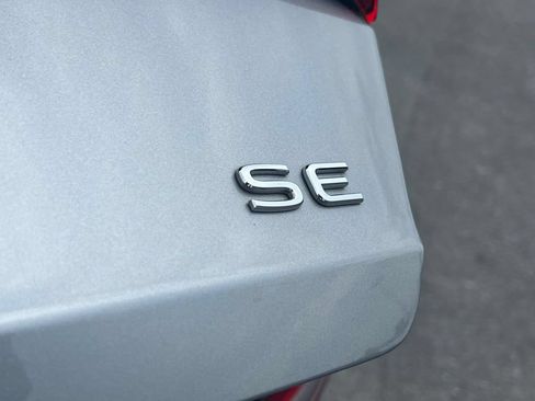 Used 2024 Volkswagen Jetta SE FWD image 15