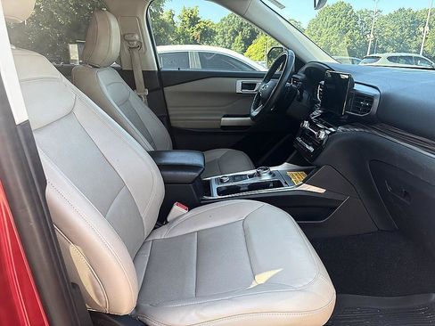 Used 2021 Ford Explorer Limited w/ Equipment Group 301A AWD/4WD image 22