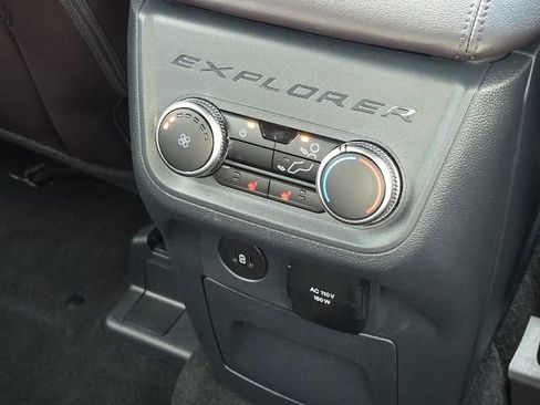 Used 2025 Ford Explorer Platinum RWD image 18