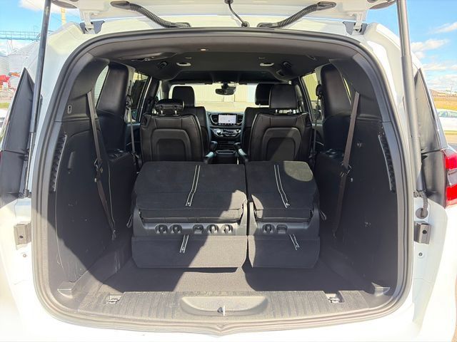 Used 2025 Chrysler Pacifica Select FWD image 44