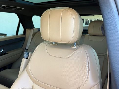 Used 2023 Land Rover Range Rover Sport SE AWD/4WD image 3