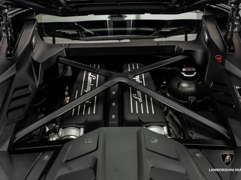 Used 2022 Lamborghini Huracan EVO image 21