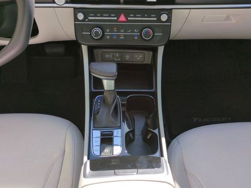 Certified 2025 Hyundai Tucson SE image 20