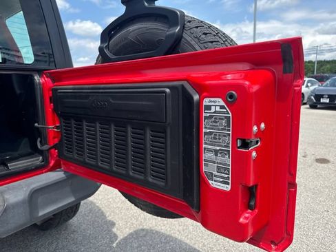 Used 2018 Jeep Wrangler Unlimited Sport AWD/4WD image 36