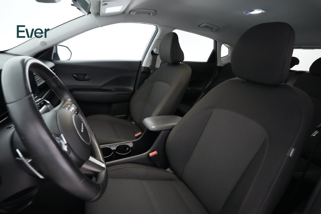 Used 2025 Hyundai Kona SEL FWD image 4