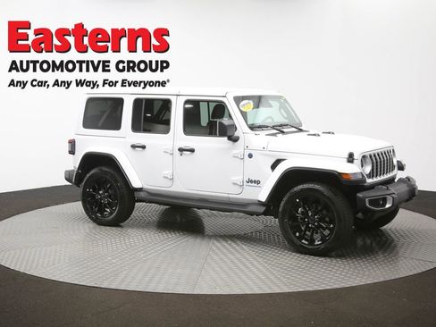Used 2025 Jeep Wrangler Unlimited Sahara AWD/4WD image 47