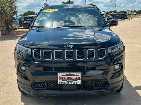 Used 2025 Jeep Compass Latitude AWD/4WD image 8
