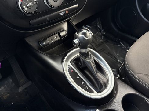 Used 2019 Kia Soul image 17