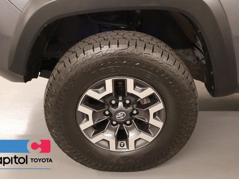 Certified 2021 Toyota Tacoma TRD Off-Road AWD/4WD image 7
