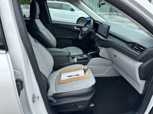 Used 2024 Ford Escape Platinum w/ Premium Technology Package AWD/4WD image 20