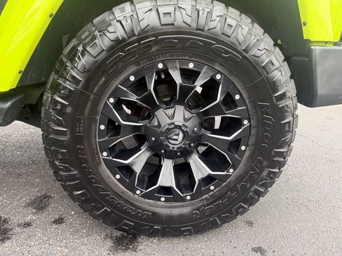 Used 2017 Jeep Wrangler Unlimited Sahara w/ Dual Top Group AWD/4WD image 38
