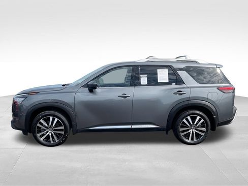 Used 2025 Nissan Pathfinder Platinum w/ Cargo Package FWD image 5