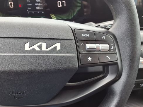 Used 2025 Kia K4 FWD image 23