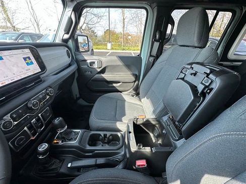 Used 2024 Jeep Wrangler Unlimited Sahara w/ Technology Group image 26