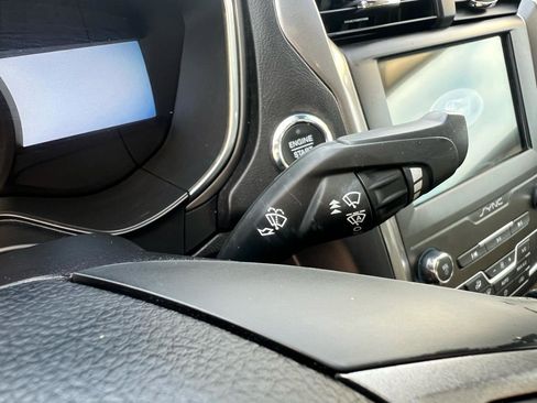 Used 2020 Ford Fusion SE FWD image 11