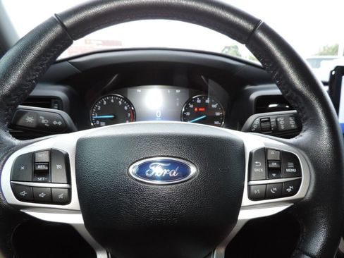 Used 2023 Ford Explorer XLT RWD image 25