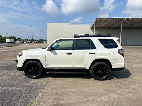 Used 2021 Toyota 4Runner Nightshade AWD/4WD image 9