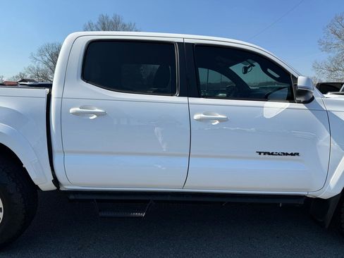 Used 2016 Toyota Tacoma TRD Sport w/ Towing Package image 37