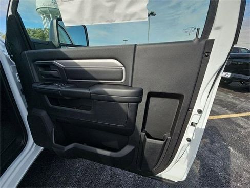 Used 2024 RAM 3500 Tradesman w/ Chrome Appearance Group image 8