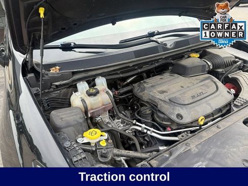Used 2023 Chrysler Pacifica Touring-L FWD image 17