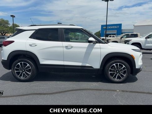 New 2026 Chevrolet TrailBlazer LT w/ Convenience Package FWD image 2