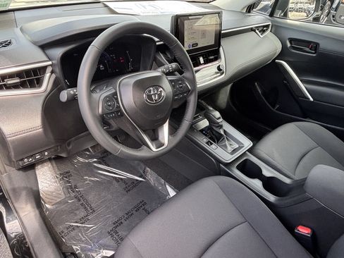 Used 2026 Toyota Corolla Cross LE w/ Moonroof Package FWD image 17