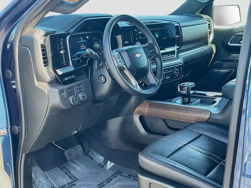 Used 2023 Chevrolet Silverado 1500 High Country w/ High Country Premium Package AWD/4WD image 9