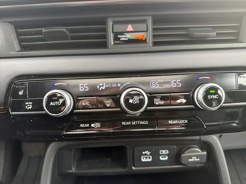 Used 2024 Honda Pilot TrailSport image 29