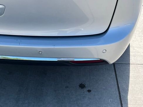 Used 2024 Chrysler Pacifica Touring-L image 7