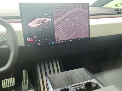 Used 2024 Tesla Cybertruck AWD Crew Cab image 41