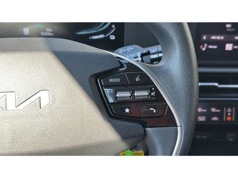 Used 2025 Kia Niro LX FWD image 27