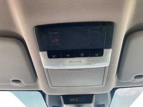 Used 2025 Nissan Rogue SV FWD image 17