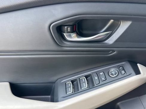 Used 2023 Honda Accord EX image 11