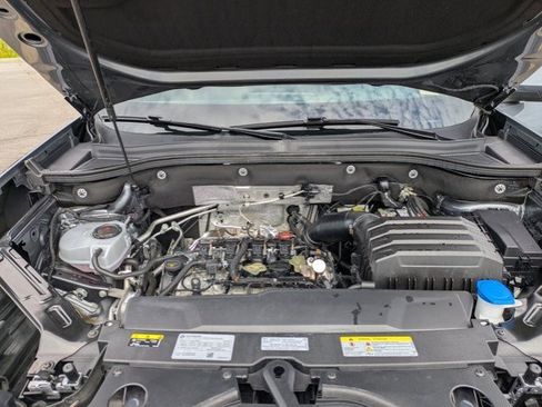 Used 2025 Volkswagen Atlas SE image 24