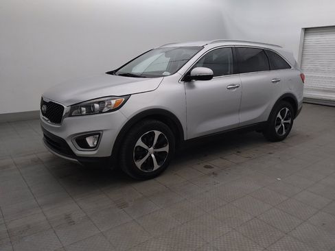 Used 2018 Kia Sorento EX FWD image 2
