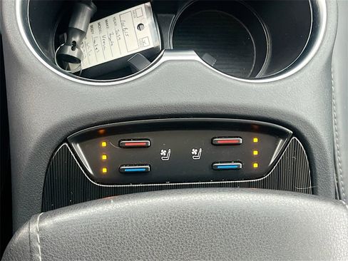 Used 2024 Toyota Venza Limited image 21