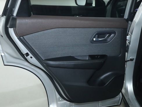 Used 2022 Nissan Rogue SV AWD/4WD image 13
