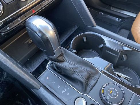 Used 2019 Volkswagen Atlas SEL Premium image 25